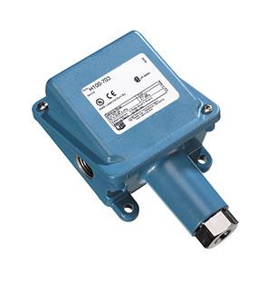 United Electric E100-8BC Temperature Switch Copper Bulb & Capillary SPDT Internal Adjustment with Reference Dial (350 to 640F)